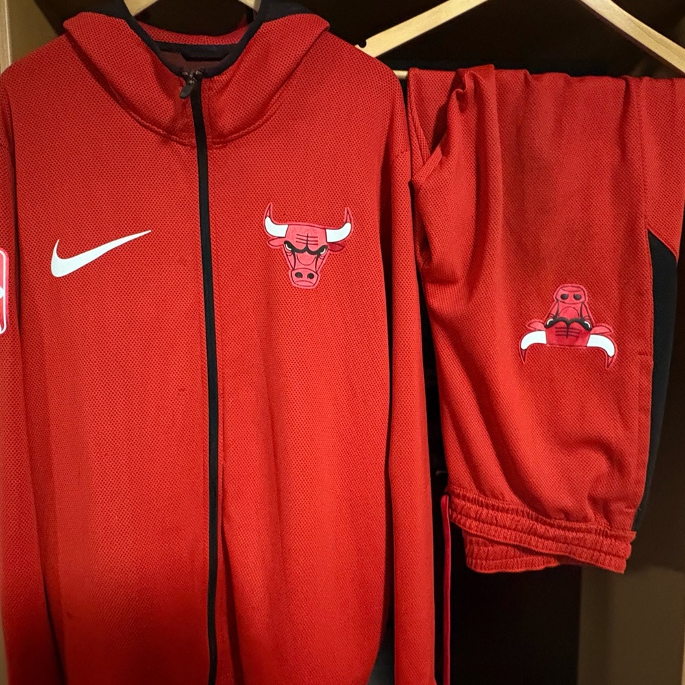Nike Suit Mens Red Chicago Bulls 75th Anni Showtime court-side
❤️🔥❤️🔥❤️🔥❤️ - Picture 3 of 9
